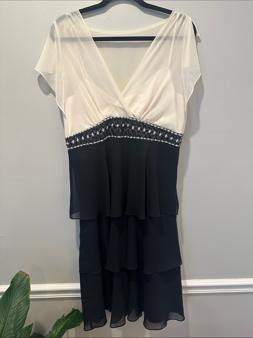 Liz Claiborne Black and Ivory V-Neck Tiered Midi Dress